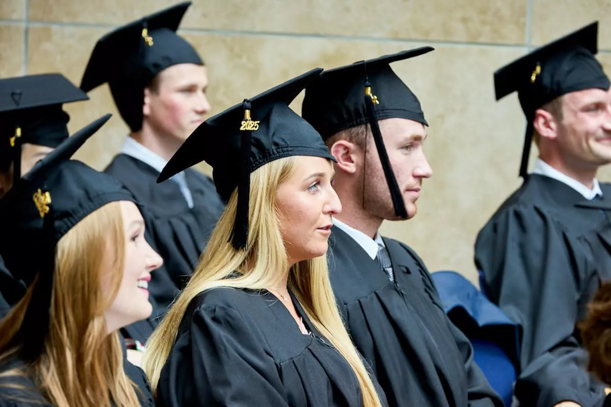 Semmelweis University Budapest — вступ, вартість навчання та рейтинг