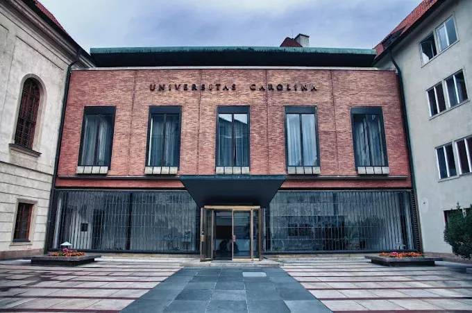Карлів університет у Празі: вступ, спеціальності та вартість для українців
