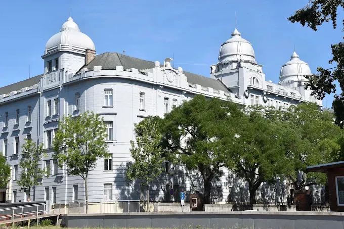 Університет Коменського у Братиславі: вступ, факультети і вартість для українців